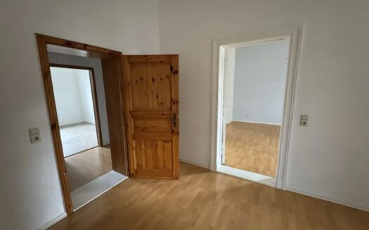 Bezugsfreie 2-Zimmer-Wohnung mit Gartenanteil